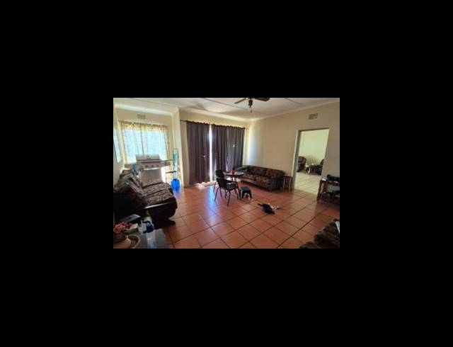 3 BEDROOM APARTMENT FOR SALE IN VANDERBIJLPARK CE 2..